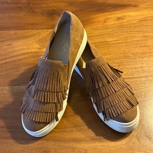 Ariat shoes.  Ladies size 10. Super cute!